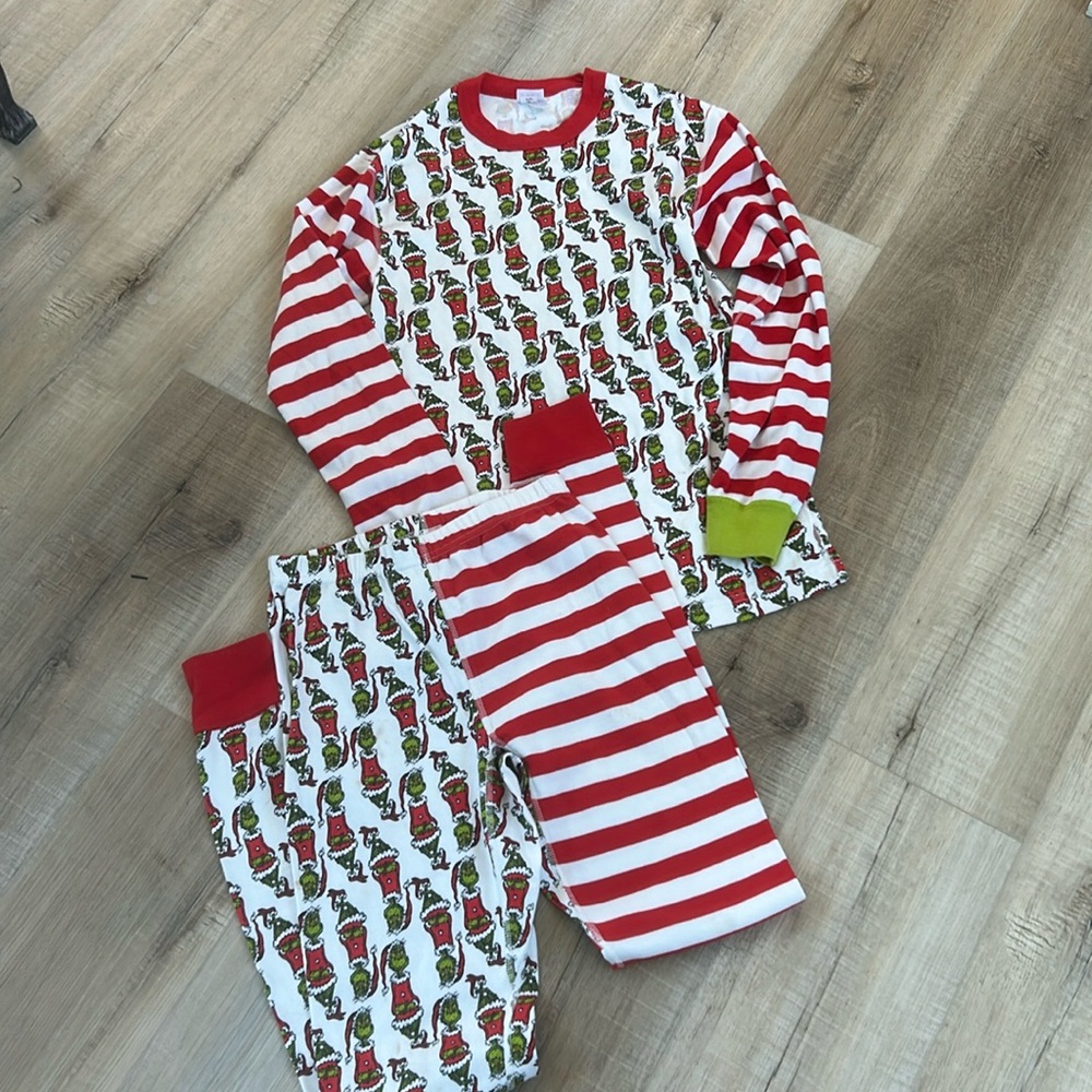 Hanna Andersson Red and White Grinch Pajama Set